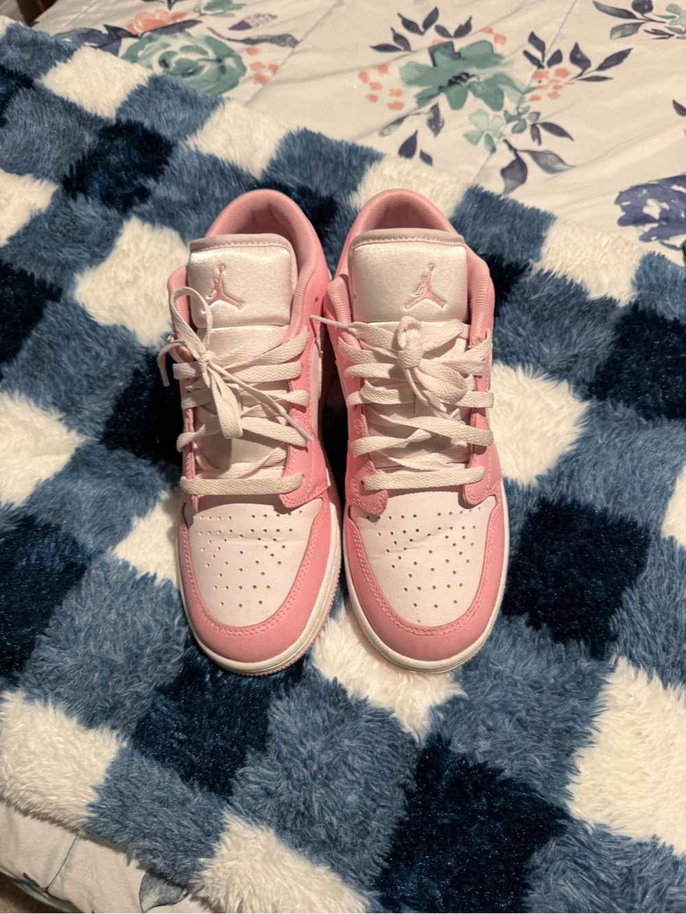 Jordan Low Top Sneakers in Pink and White 7Y